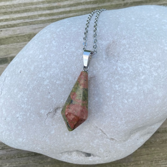 Unakite natural stone hexagon pendulum necklace - Picture 4 of 7